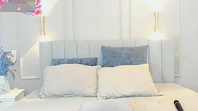 victoria bourne online show from October 2025 07:02:01 PM