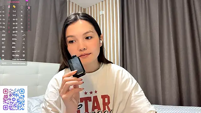 KiraVelvet online show from October 2025 06:03:01 PM