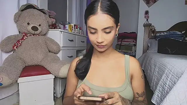 mia yireth online show from November 2025 10:53:02 PM