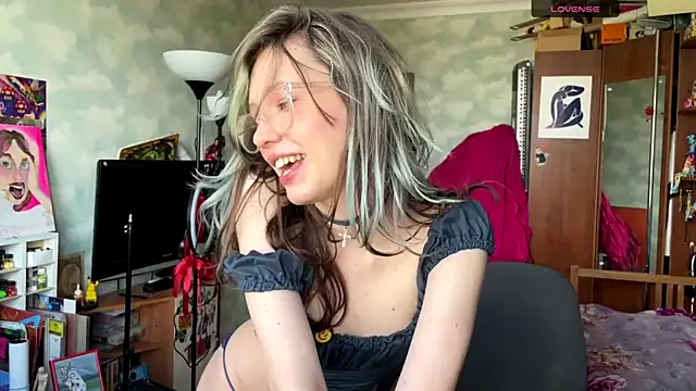 Snapshot of darling_darinka chatting on June 2026 07:57:01 AM darling darinka online show from June 2026 07:57:01 AM