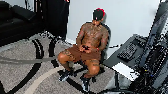 SLANGONDEMHOES online show from October 2025 06:19:01 PM