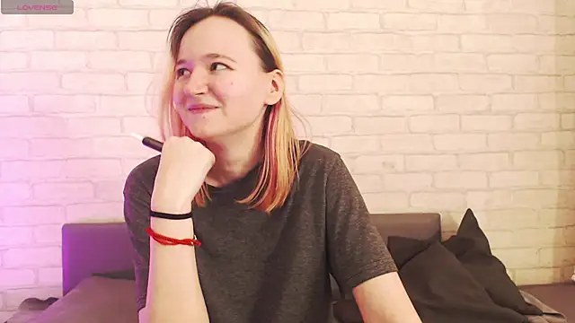 Ericha Stone online show from April 2026 02:00:01 AM