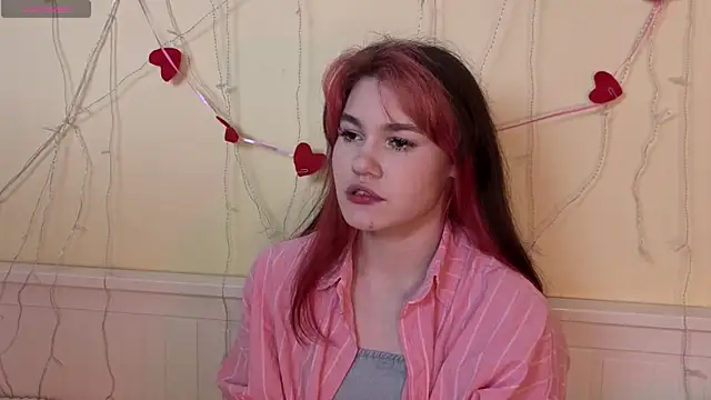 MauraSpurrier online show from November 2025 06:41:04 PM