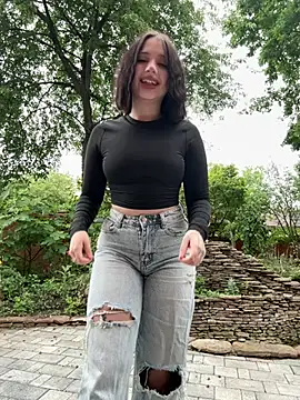 YourLittleDevil online show from June 2026 06:27:02 AM