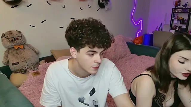 Alice18James online show from October 2025 06:29:01 PM