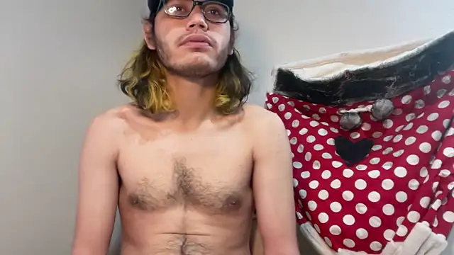 Snapshot of zacthefeetguy chatting on February 2026 03:29:01 PM zacthefeetguy online show from February 2026 03:29:01 PM