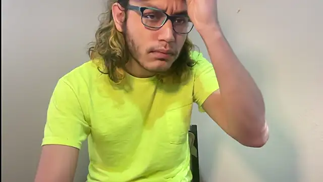 Snapshot of zacthefeetguy chatting on February 2026 05:20:02 PM zacthefeetguy online show from February 2026 05:20:02 PM