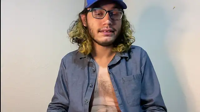 Snapshot of zacthefeetguy chatting on March 2026 05:20:02 AM zacthefeetguy online show from March 2026 05:20:02 AM