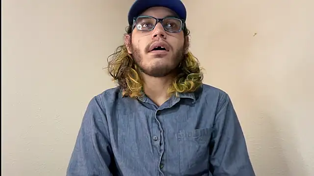 Snapshot of zacthefeetguy chatting on March 2026 06:32:01 PM zacthefeetguy online show from March 2026 06:32:01 PM