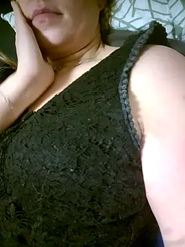 Snapshot of Carolinemiam chatting on October 2025 03:20:02 AM Carolinemiam online show from October 2025 03:20:02 AM