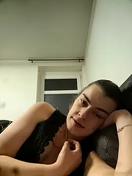 Snapshot of Carolinemiam chatting on November 2025 12:02:01 AM Carolinemiam online show from November 2025 12:02:01 AM