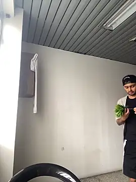 cristopher wallacee online show from October 2025 07:46:02 PM