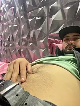 cristopher wallacee online show from October 2025 04:19:01 PM