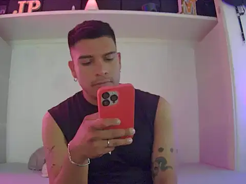 Romario28 online show from October 2025 08:31:02 PM