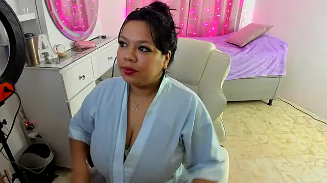 aynarakiss online show from September 2025 04:47:01 AM