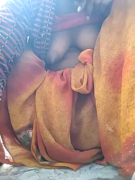 Snapshot of Hita_Grewal chatting on November 2025 03:06:01 AM Hita Grewal online show from November 2025 03:06:01 AM