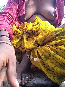 Snapshot of Hita_Grewal chatting on November 2025 09:13:02 AM Hita Grewal online show from November 2025 09:13:02 AM