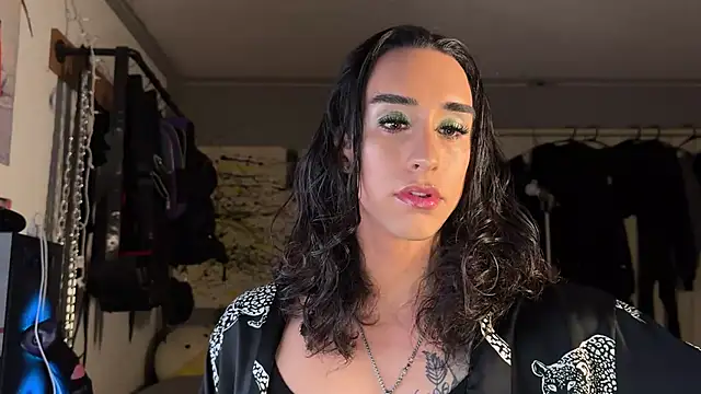 xoFrankie online show from December 2025 04:28:02 AM