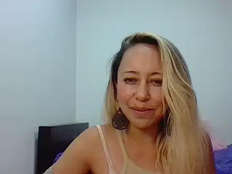 Snapshot of leah_susman chatting on September 2025 02:00:02 AM leah susman online show from September 2025 02:00:02 AM