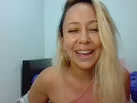 Snapshot of leah_susman chatting on September 2025 02:33:02 AM leah susman online show from September 2025 02:33:02 AM