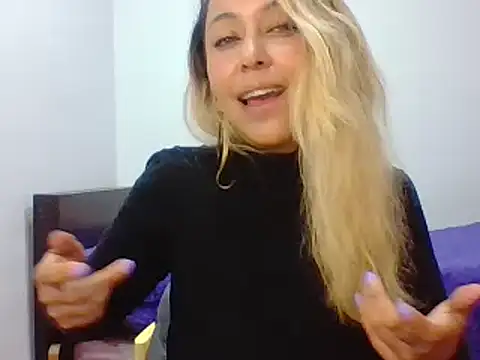 Snapshot of leah_susman chatting on September 2025 01:53:01 AM leah susman online show from September 2025 01:53:01 AM