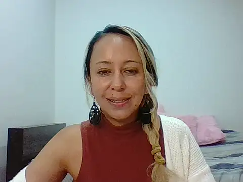 Snapshot of leah_susman chatting on October 2025 01:50:02 AM leah susman online show from October 2025 01:50:02 AM