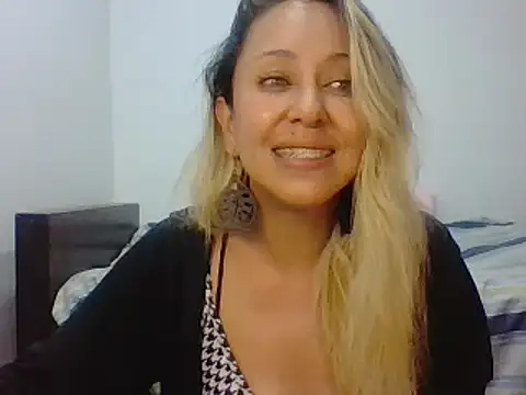 Snapshot of leah_susman chatting on October 2025 01:57:01 AM leah susman online show from October 2025 01:57:01 AM