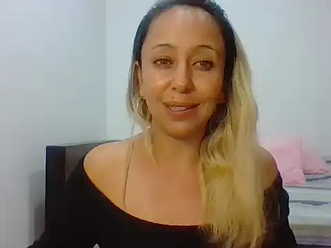 Snapshot of leah_susman chatting on November 2025 01:28:01 AM leah susman online show from November 2025 01:28:01 AM