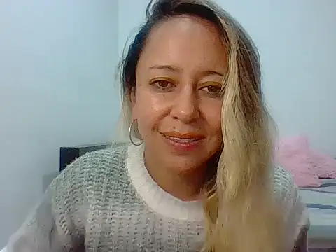 Snapshot of leah_susman chatting on November 2025 02:10:02 AM leah susman online show from November 2025 02:10:02 AM