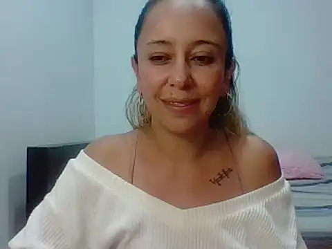 Snapshot of leah_susman chatting on November 2025 02:09:01 AM leah susman online show from November 2025 02:09:01 AM