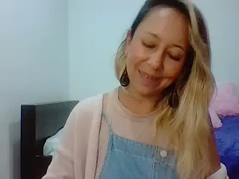 Snapshot of leah_susman chatting on November 2025 01:37:02 AM leah susman online show from November 2025 01:37:02 AM