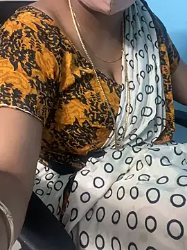 Snapshot of monal_95 chatting on February 2026 02:20:02 PM monal 95 online show from February 2026 02:20:02 PM