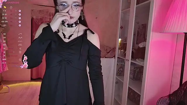 MiraJadee online show from October 2025 05:04:02 PM