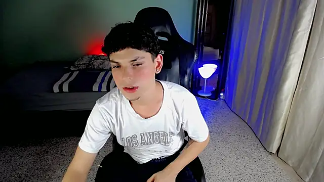 dilan hott  online show from October 2025 08:16:02 PM