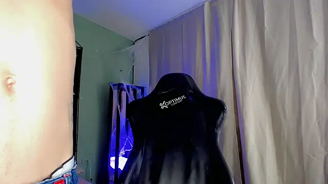 dilan hott  online show from October 2025 08:21:02 PM