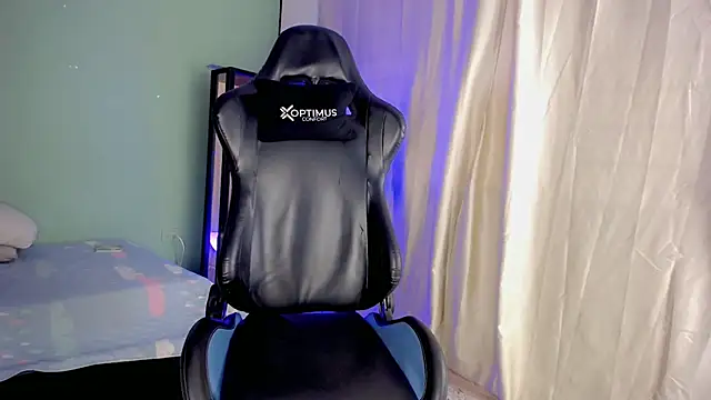 dilan hott  online show from November 2025 08:40:01 PM