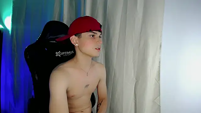 dilan hott  online show from November 2025 08:42:02 PM