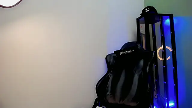 dilan hott  online show from December 2025 07:53:01 PM