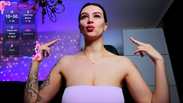 Snapshot of Veronica_Larsson chatting on April 2026 07:06:01 PM Veronica Larsson online show from April 2026 07:06:01 PM