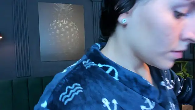 aliceandsia online show from September 2025 01:40:01 AM