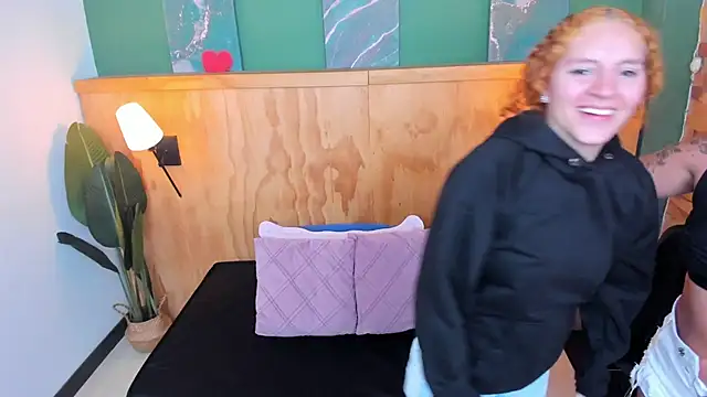 aliceandsia online show from December 2025 07:10:02 PM