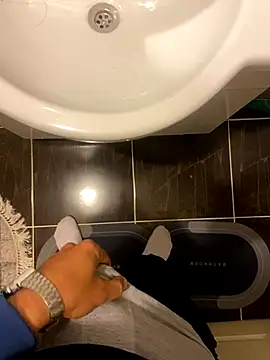 Snapshot of SolomonHej4 chatting on November 2025 01:07:02 PM SolomonHej4 online show from November 2025 01:07:02 PM