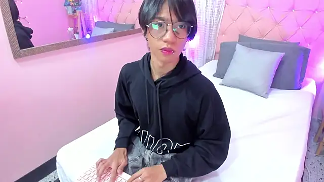 Liam evvan online show from September 2025 03:29:01 AM