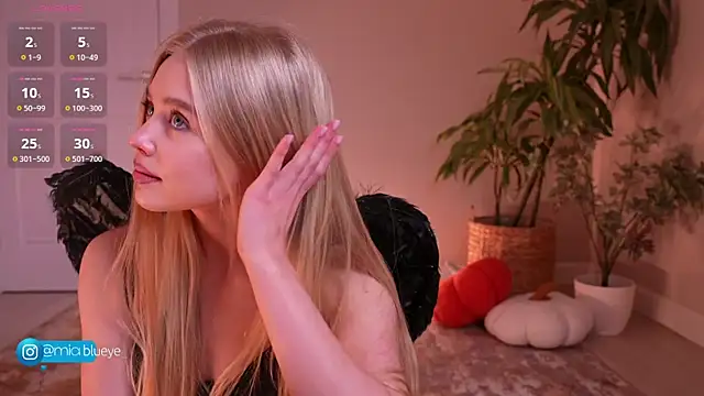 Miablueye online show from October 2025 12:17:02 PM