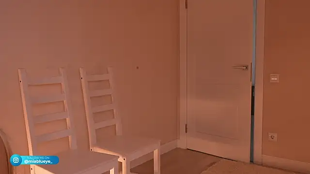 Miablueye online show from May 2026 04:24:01 PM