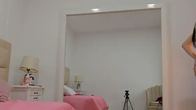 SkinnyGirl 28 online show from October 2025 08:41:02 PM