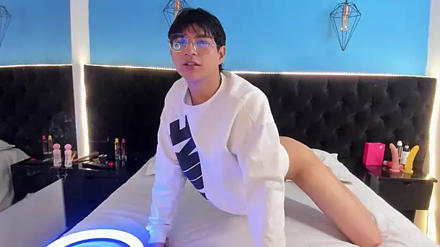 AleAurarashi online show from September 2025 07:50:02 PM