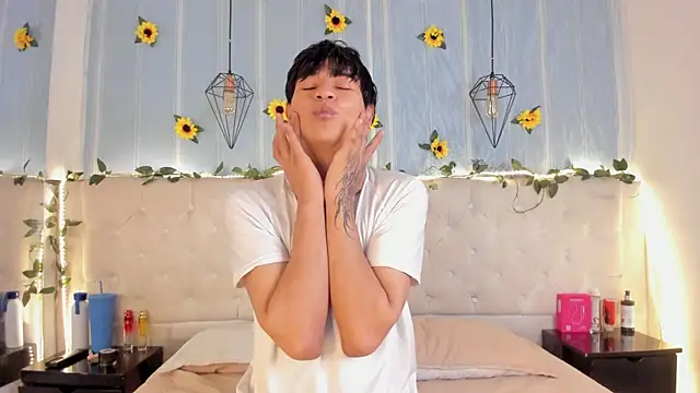 AleAurarashi online show from October 2025 07:44:02 PM