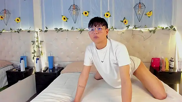 AleAurarashi online show from October 2025 07:25:02 PM