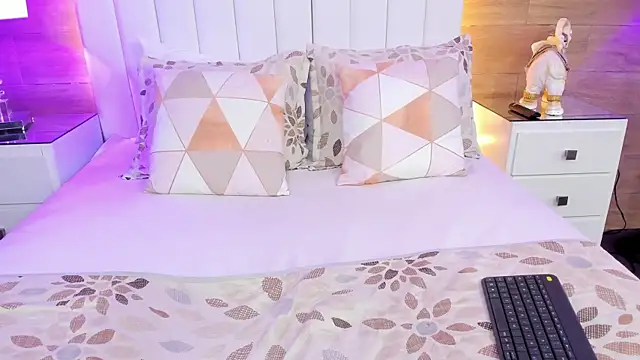 ScarletMore online show from November 2025 12:37:02 PM